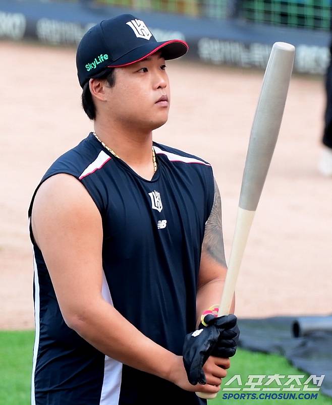 광주에 등장한 논란의 '어뢰 배트', 직접 휘둘러 본 선수들의 반응은? [광주 현장]