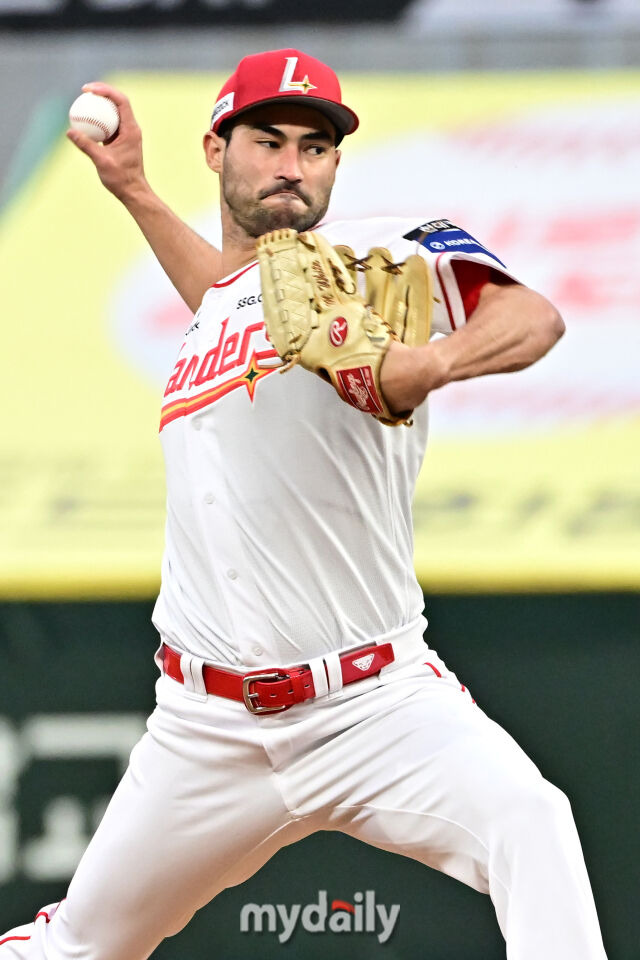 155km KKKKKKKK, 탈삼진 괴물 등장 알리나…'박찬호 닮은꼴' 한국계 투수 첫 선, KBO 데뷔전 어땠나 [MD인천]