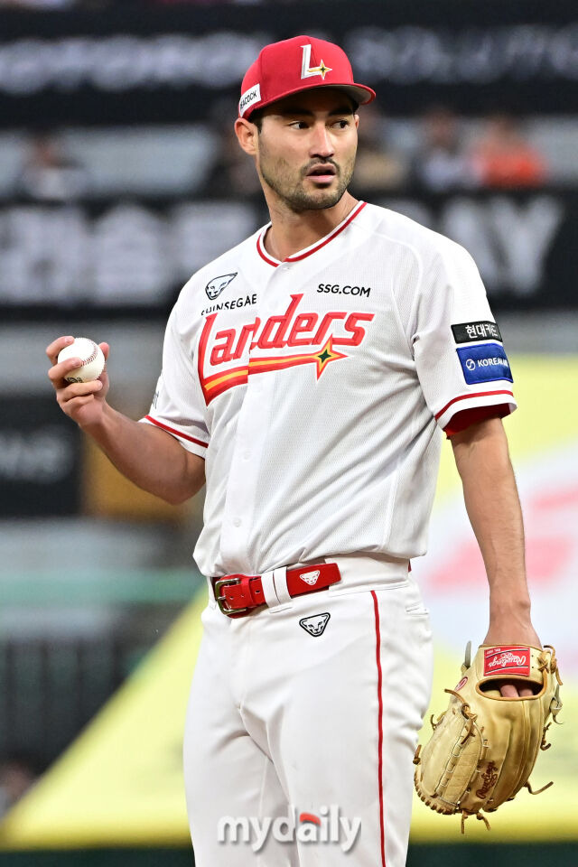 155km KKKKKKKK, 탈삼진 괴물 등장 알리나…'박찬호 닮은꼴' 한국계 투수 첫 선, KBO 데뷔전 어땠나 [MD인천]