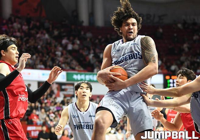 '이틀 연속 감독 퇴장' 과열된 분위기 속 승리 거둔 현대모비스, 4강 진출하며 '쌍둥이 형제 감독' 맞대결 성사