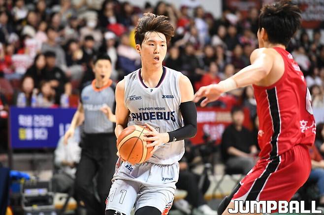 '이틀 연속 감독 퇴장' 과열된 분위기 속 승리 거둔 현대모비스, 4강 진출하며 '쌍둥이 형제 감독' 맞대결 성사