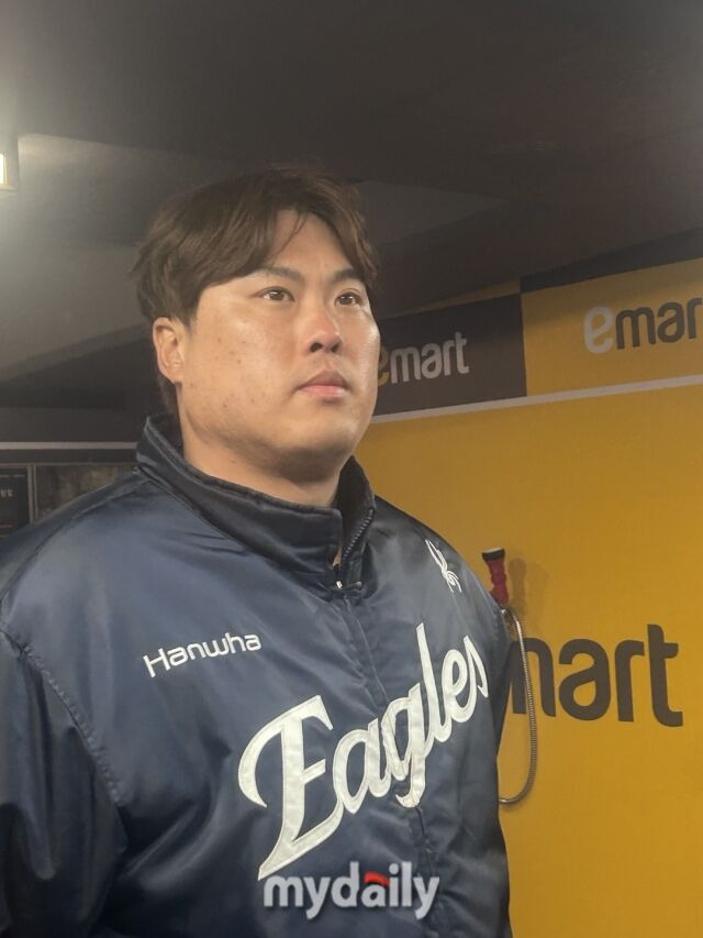 'KBO 110승 달성' 류현진도 깜짝 놀랐다, 홈런왕 미친 점프 캐치에…