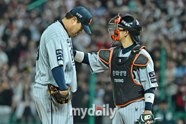 'KBO 110승 달성' 류현진도 깜짝 놀랐다, 홈런왕 미친 점프 캐치에…