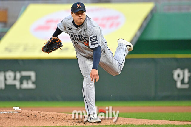 'KBO 110승 달성' 류현진도 깜짝 놀랐다, 홈런왕 미친 점프 캐치에…