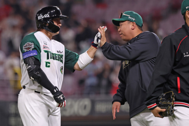 1점 뒤진 상황에서 정해영 투입한 이범호 감독