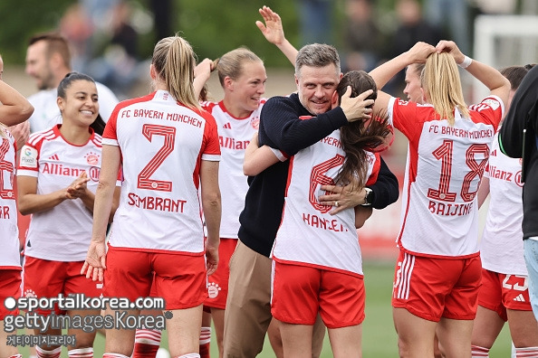 [오피셜] 'UCL 8강 탈락' 바이에른 뮌헨 F, 결국 감독과 결별 '초강수'…