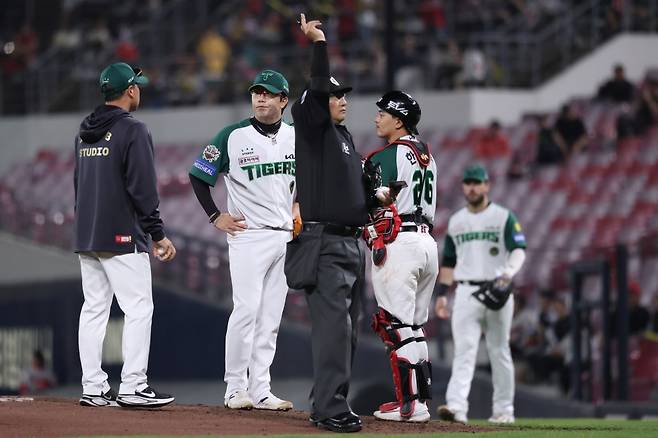 KIA 양현종 '강판 그 순간' 무엇이 그를 멈칫거리게 만들었나