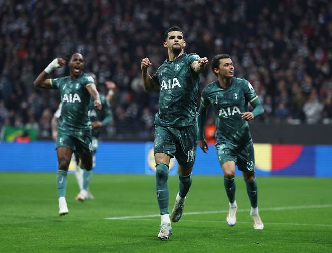 '손흥민 인생 첫 우승합니다' 토트넘, UEL 준결승 진출...솔란케 결승골로 프랑크푸르트에 1-0 신승 '합계 스코어 2-1'