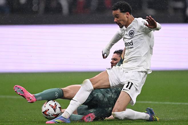 '손흥민 인생 첫 우승합니다' 토트넘, UEL 준결승 진출...솔란케 결승골로 프랑크푸르트에 1-0 신승 '합계 스코어 2-1'