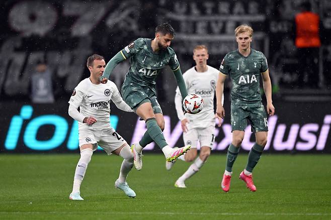 '손흥민 인생 첫 우승합니다' 토트넘, UEL 준결승 진출...솔란케 결승골로 프랑크푸르트에 1-0 신승 '합계 스코어 2-1'