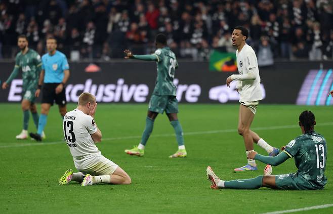 '손흥민 인생 첫 우승합니다' 토트넘, UEL 준결승 진출...솔란케 결승골로 프랑크푸르트에 1-0 신승 '합계 스코어 2-1'