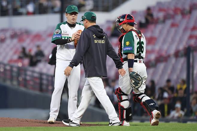지고 있는데 정해영 투입한 이범호 감독과 주장 나성범의 극적인 끝내기…“포기할 수 없었다”[스경x현장]