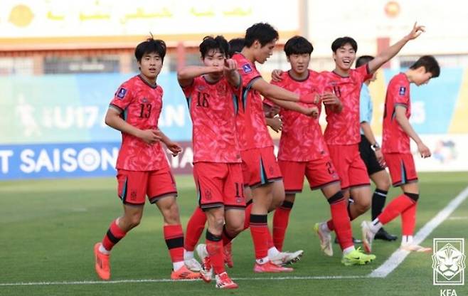 '아, 20초만 버텼다면!' 한국 U17 대표팀, 종료 직전 통한의 실점→승부차기 끝 사우디에 패배...아시안컵 결승 진출 실패