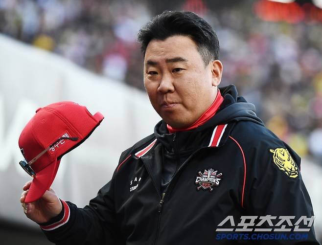 '소름 돋는다' 작두 탄 이범호 감독의 예언, 쓰러져가던 박찬호와 KIA 다 살렸다