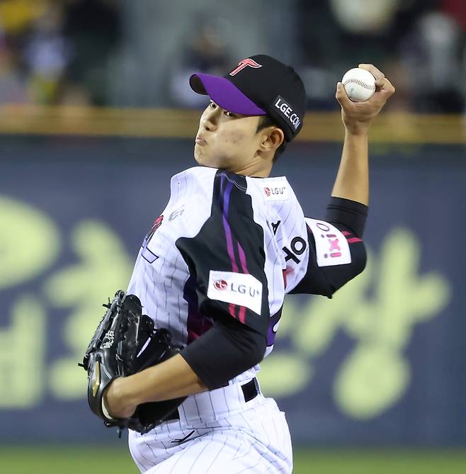 최고 157㎞ LG 파이어볼러 신인, 포크볼로 3삼진이라니...1군 성공 체험 쌓인다