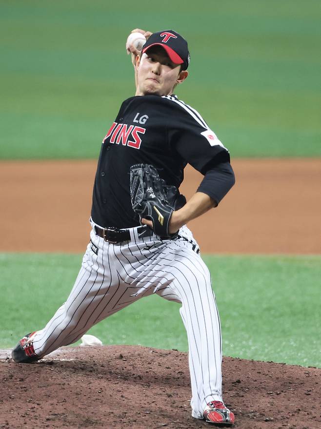 최고 157㎞ LG 파이어볼러 신인, 포크볼로 3삼진이라니...1군 성공 체험 쌓인다