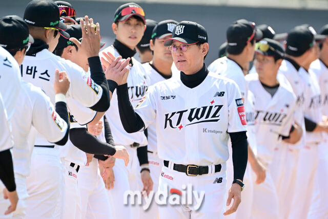 “외인투수들 너무 좋아, KBO 왜 오나 몰라” 이강철 농담 반 진담 반…역대급 순위다툼, 흥행 예감[MD광주]