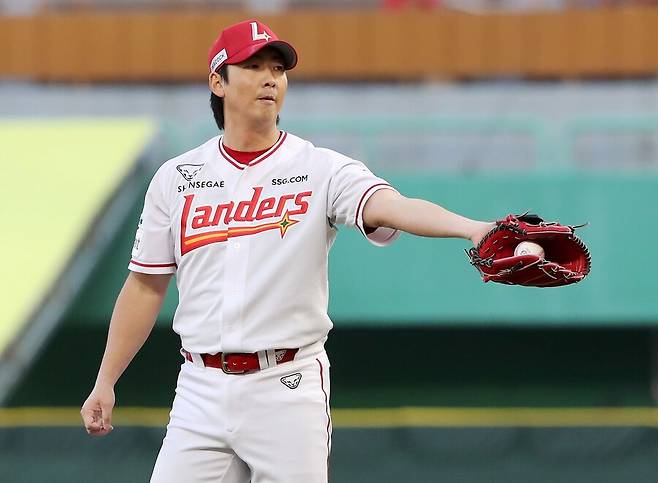 SSG 날벼락, 실질적 1선발 빼고 1위 LG 만난다…문승원 신장결석 로테이션 이탈→대체 선발 송영진