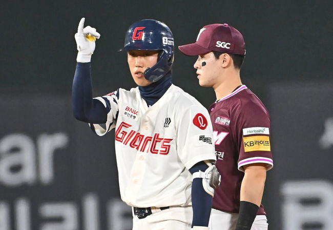 새로운 트레이드 복덩이가 왔다, '원조 복덩이' 손호영도 주전 안심 못해...내복사근 부상 회복→2군 복귀전 2루타 작렬