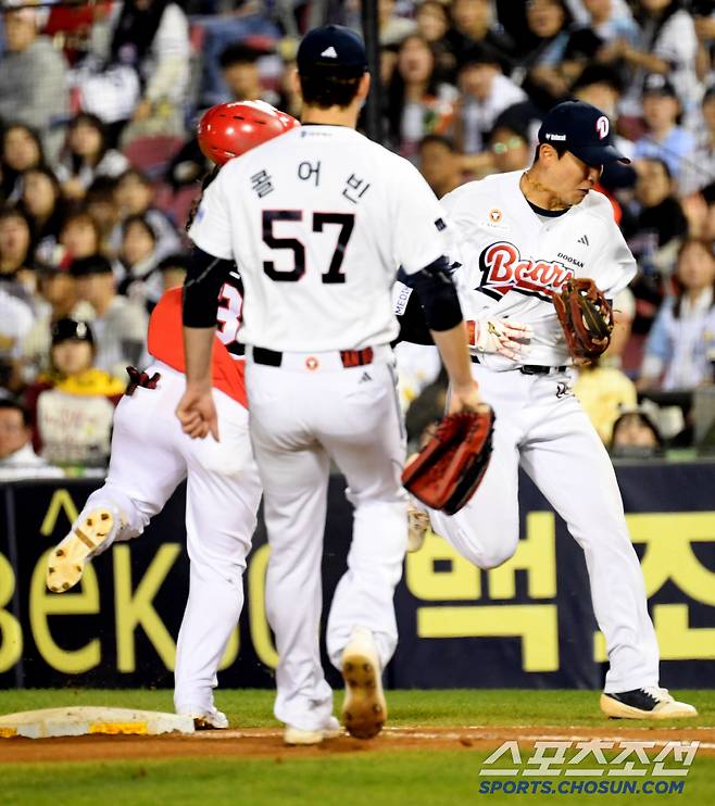 '안면 충돌' KIA 김선빈, 아산병원으로 이동 → 윗입술 안쪽 봉합 치료.. CT까지 찍는다