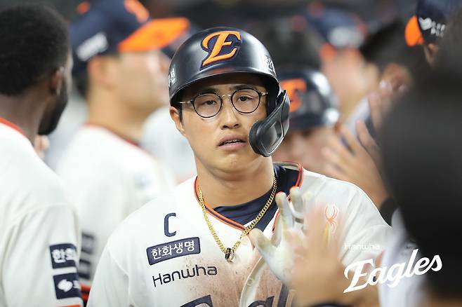 '승승승승승' 한화는 못말려! 노시환-채은성 '슈퍼 이글스포' 폭발…4타점 이도윤 인생경기+엄상백 이적 후 첫 승 [대전:스코어]
