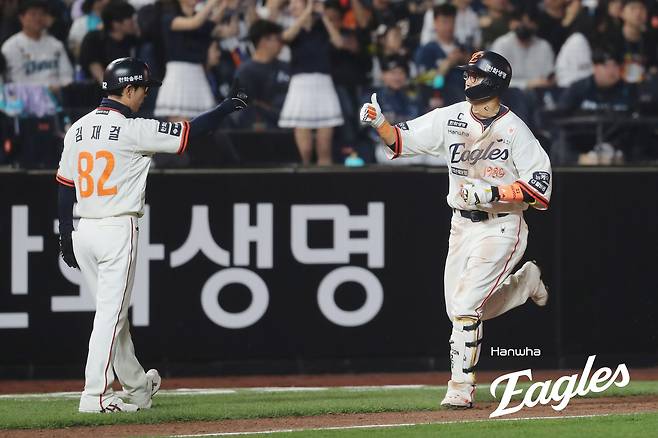 '승승승승승' 한화는 못말려! 노시환-채은성 '슈퍼 이글스포' 폭발…4타점 이도윤 인생경기+엄상백 이적 후 첫 승 [대전:스코어]