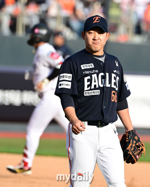 황준서 6이닝 9피안타 6실점 패전, '6푼7리 2군行' 안치홍 1안타…이글스 전직 마무리 2G 연속 피홈런→ERA 7.50
