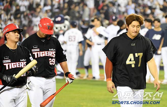 절대 '1강'이라더니 승률 0.375 꼴찌, KIA와 닮은꼴 소프트뱅크 부진, 부상자 속출 무안타 1득점 굴욕까지[민창기의 일본야구]