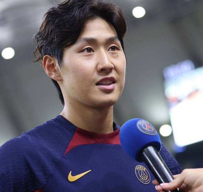 “이강인, 파리 생제르맹과 재계약! 최우선 과제” 맨유 이적설 종식