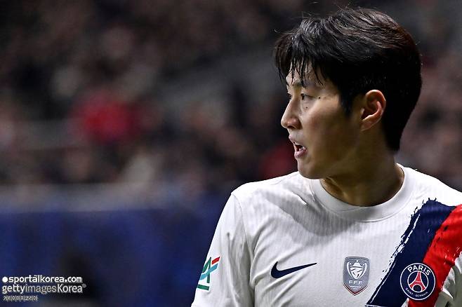 “이강인, 파리 생제르맹과 재계약! 최우선 과제” 맨유 이적설 종식