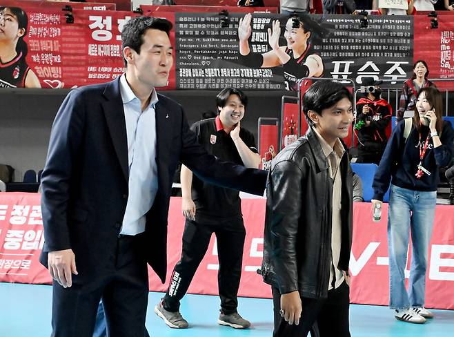 前 정관장 메가, 한국 응원 왔던 남자친구와 화촉 밝힌다...