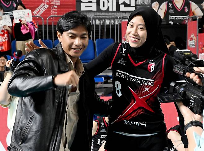 前 정관장 메가, 한국 응원 왔던 남자친구와 화촉 밝힌다...