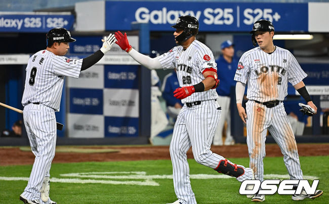 드디어 터졌다! KBO 최다 안타왕의 대포 가동 시작됐다...