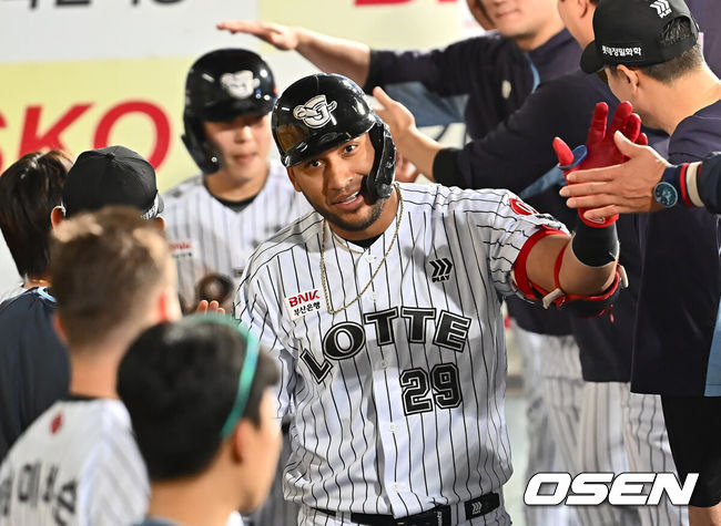 드디어 터졌다! KBO 최다 안타왕의 대포 가동 시작됐다...