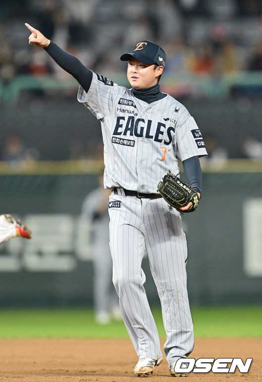 백업으로 쓰기 아까운데…한화가 진짜 강해진 증거, 이래서 명장이 주목했나