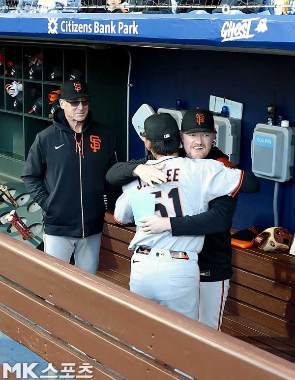 “공 보는 수준이 다르다” 좌완 100마일 쳐내는 좌타자 이정후, 멜빈 감독의 호평 [현장인터뷰]