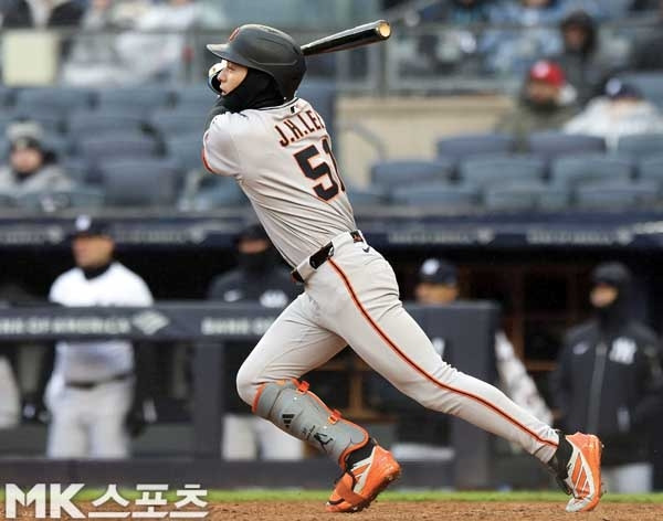 “공 보는 수준이 다르다” 좌완 100마일 쳐내는 좌타자 이정후, 멜빈 감독의 호평 [현장인터뷰]