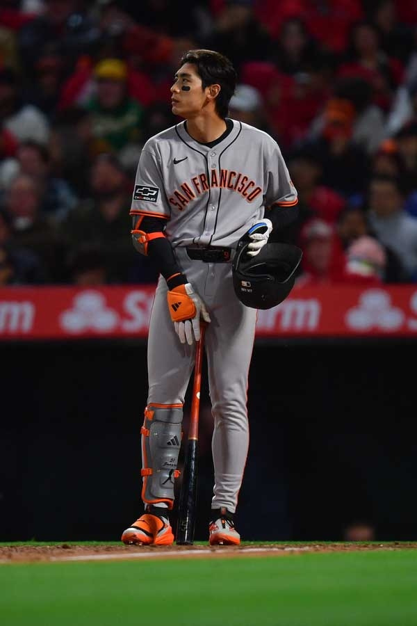 “바깥쪽으로 공이 와줘서 그냥 툭 댔다” 이정후가 말하는 기습 번트 [현장인터뷰]