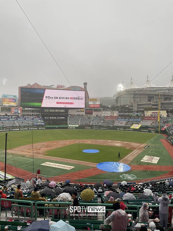 인천 뭘 보고 강행했나…2분 만에 첫 중단→1시간 3분 뒤 또 중단→5시 40분 재개 예상