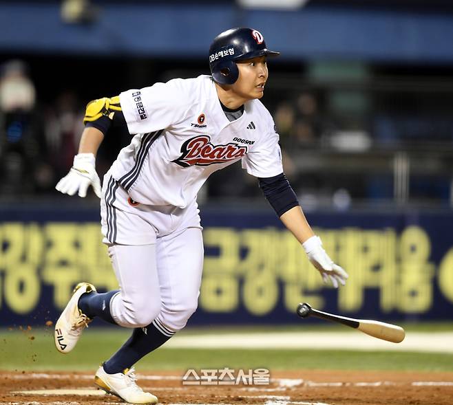 시속 157.9㎞ ‘광속 타구’ 간결한 스윙→홈런…정수빈, 두산 좌타 ‘최초’ 1500안타 달성 [SS잠실in]