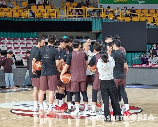 LG의 연습 경기 중점사항, 수비 에너지 레벨 … ‘부상 복귀’ 두경민, 첫 3점 3개 모두 성공