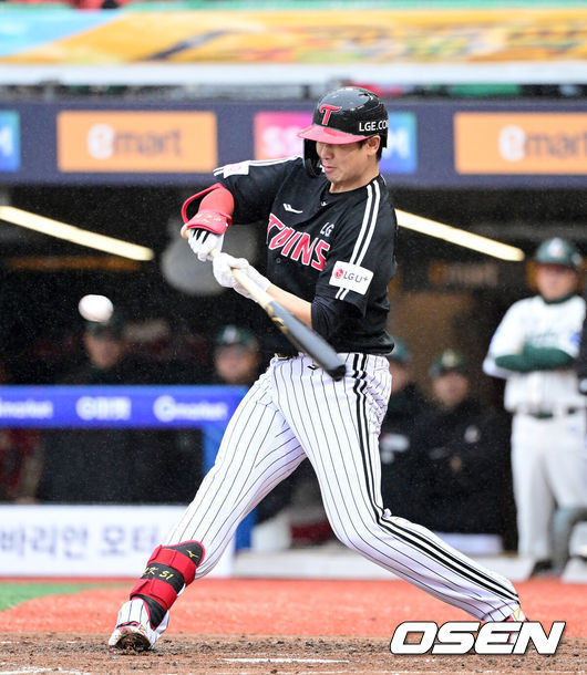 '2시간35분 우천 중단’ 무적 LG는 하늘도 못 막는다, 18승4패→개막 22G 역대 최고 승률 신기록...SSG, 6연패→7위 추락 [인천 리뷰]