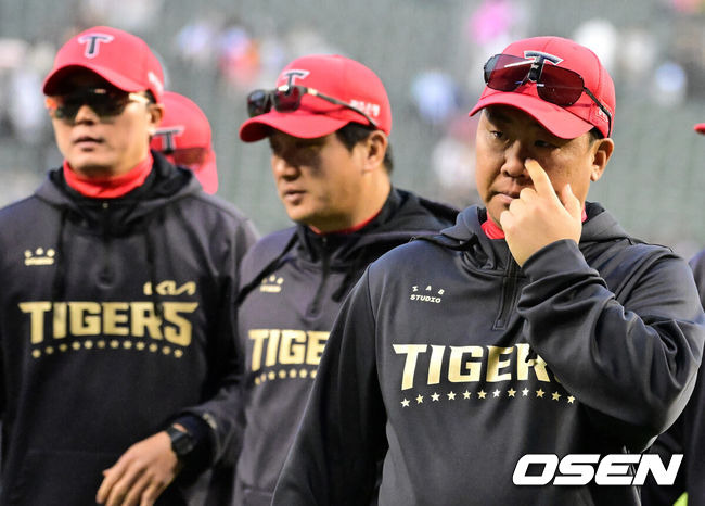 “KIA 미치도록 사랑해요!” 폭우에도 목이 터져라 외쳤다…꽃감독이 꼽은 수훈갑 “팬들 없었으면 못 이겼다” [오!쎈 잠실]