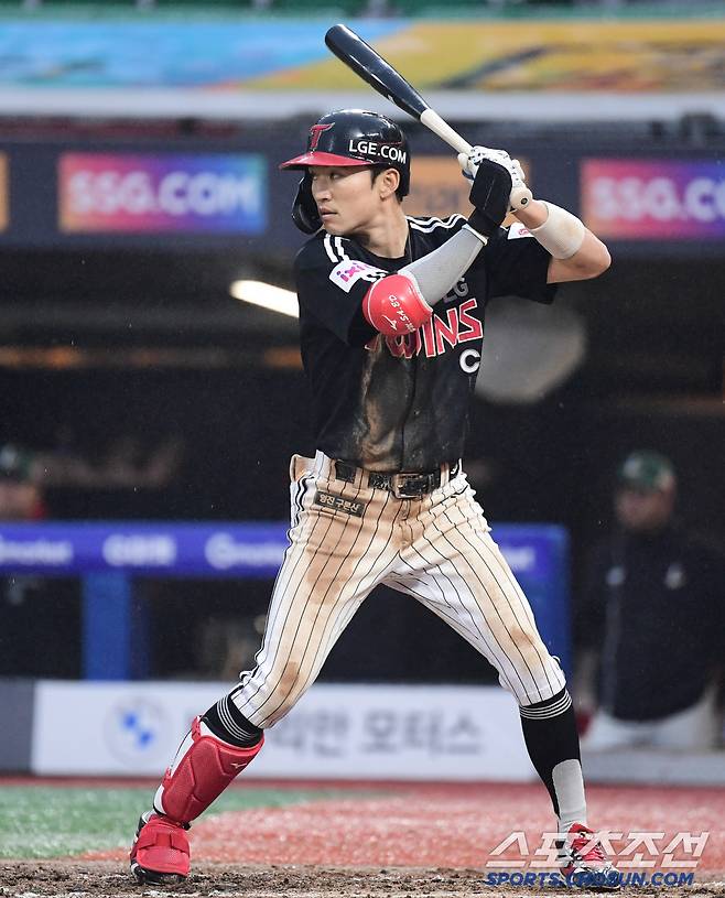 '15안타 11득점 폭발' 최강 선두 LG, 2시간 35분 중단에도 SSG 완파![인천 리뷰]