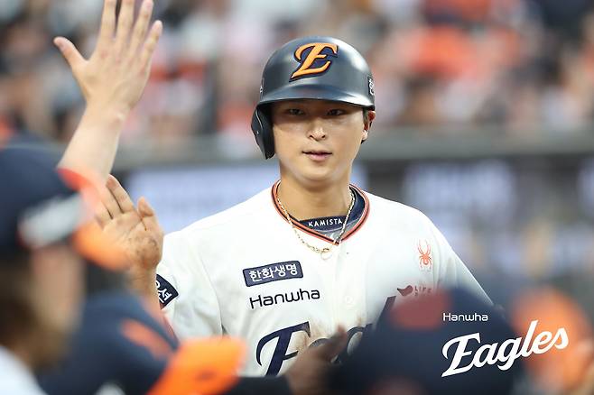한화 무섭다! '문폰와류엄문' 선발 6연승!→리그 2위…지는 법 잊은 이글스, 노시환-플로리얼 홈런쇼 앞세워 연승 질주 [대전:스코어]