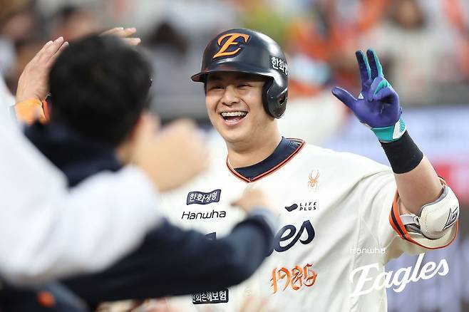 한화, 파죽의 6연승+2위 점프…롯데는 5연승 불발(종합)