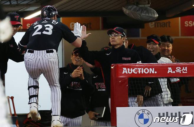 한화, 파죽의 6연승+2위 점프…롯데는 5연승 불발(종합)