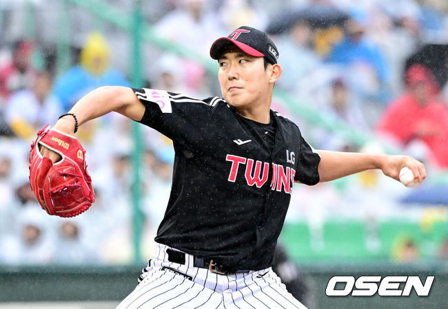 왜 비 맞으며 강행했을까…시작 2분 만에 중단→비 오는데 재개→2시간35분 중단, 누구를 위한 경기 강행이었나 [오!쎈 인천]