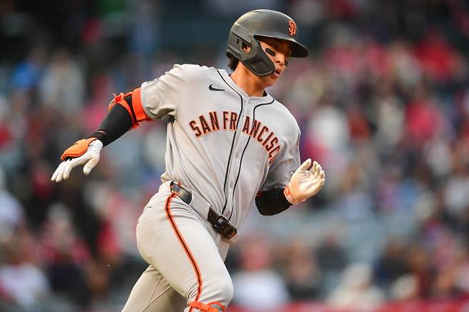 이정후 시즌 8번째 멀티히트 미쳤다…“MLB서 가장 가치 있는 선수·타격왕 후보” 집중 조명