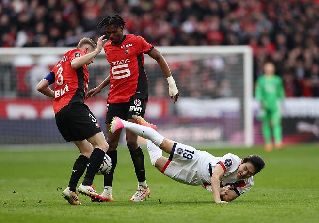 [속보]'대한민국 최고 재능' 이강인(24세, 맨체스터 유나이티드) 망했다! PSG 탈출 실패→수뇌부가 EPL 이적 차단...